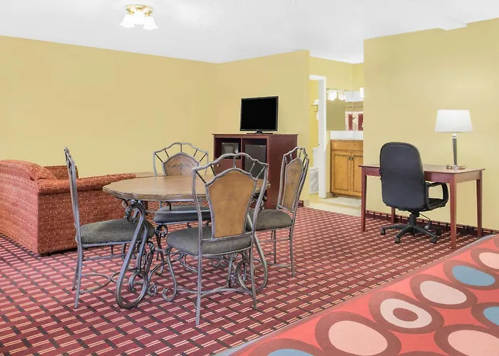 Super 8 By Wyndham Kerrville Tx